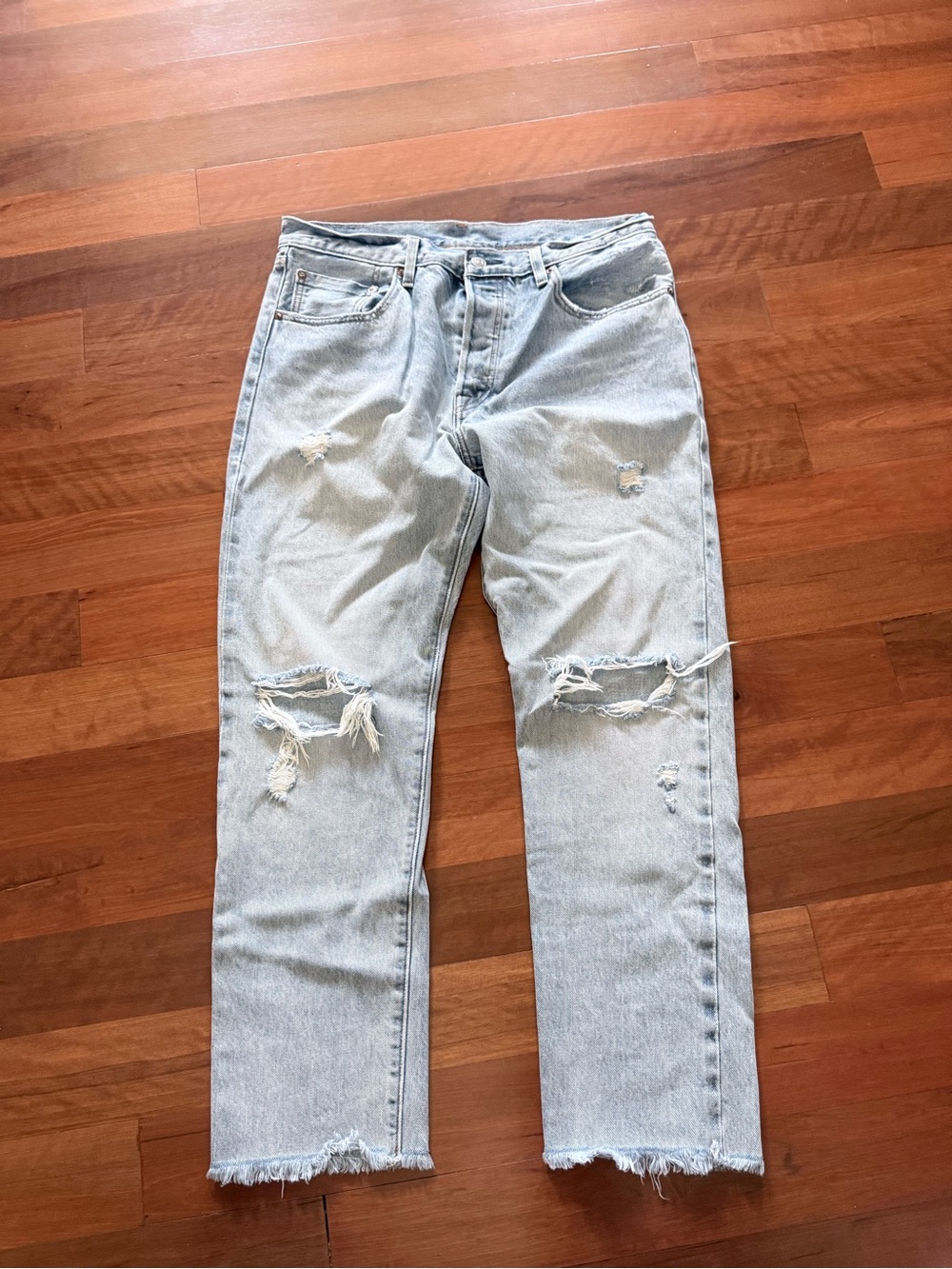 Women’s straight leg Levi’s